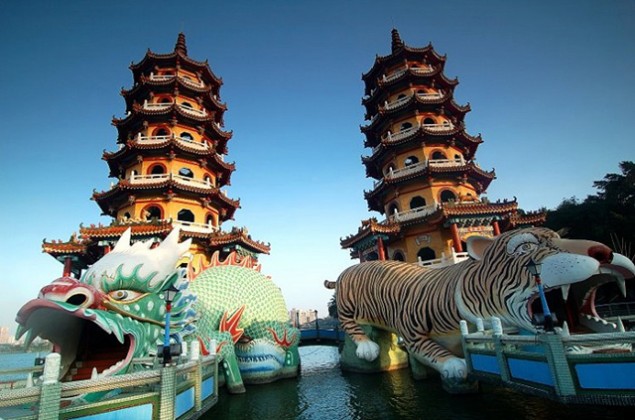 Zuoying Lotus Pond - Dragon and Tiger Pagodas 640