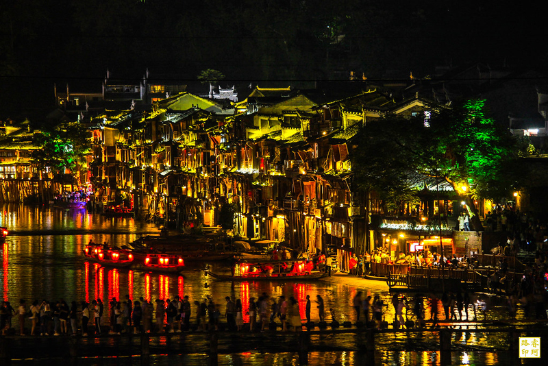 Fenghuang nighttime 2 800